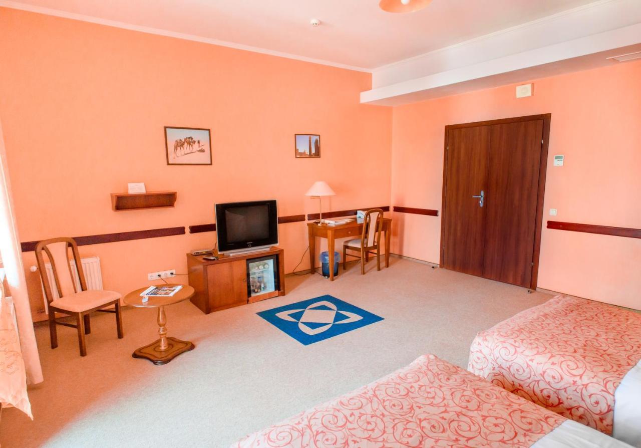 Premier Hotel Shafran Sumy Exteriör bild