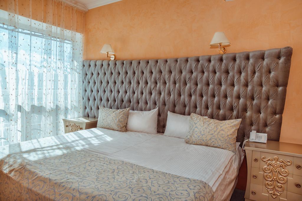 Premier Hotel Shafran Sumy Rum bild