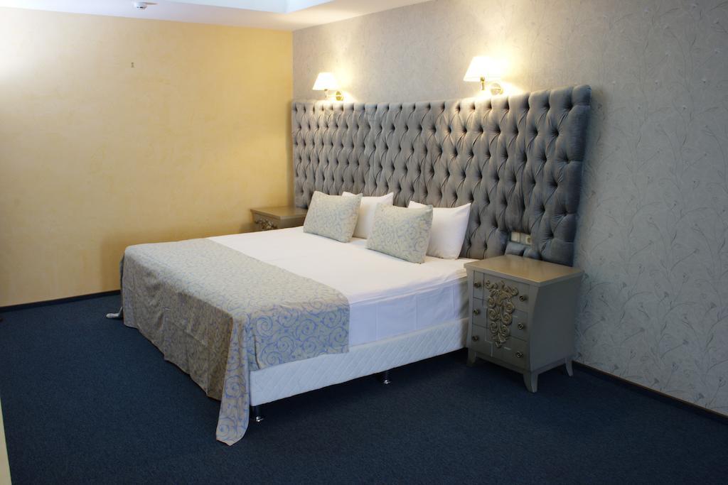 Premier Hotel Shafran Sumy Exteriör bild