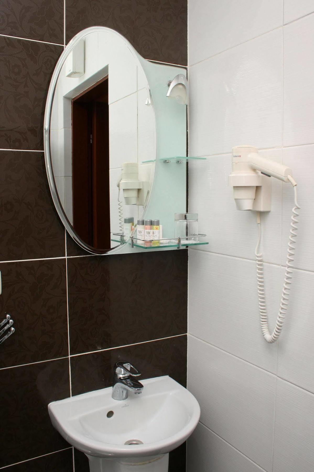 Premier Hotel Shafran Sumy Exteriör bild