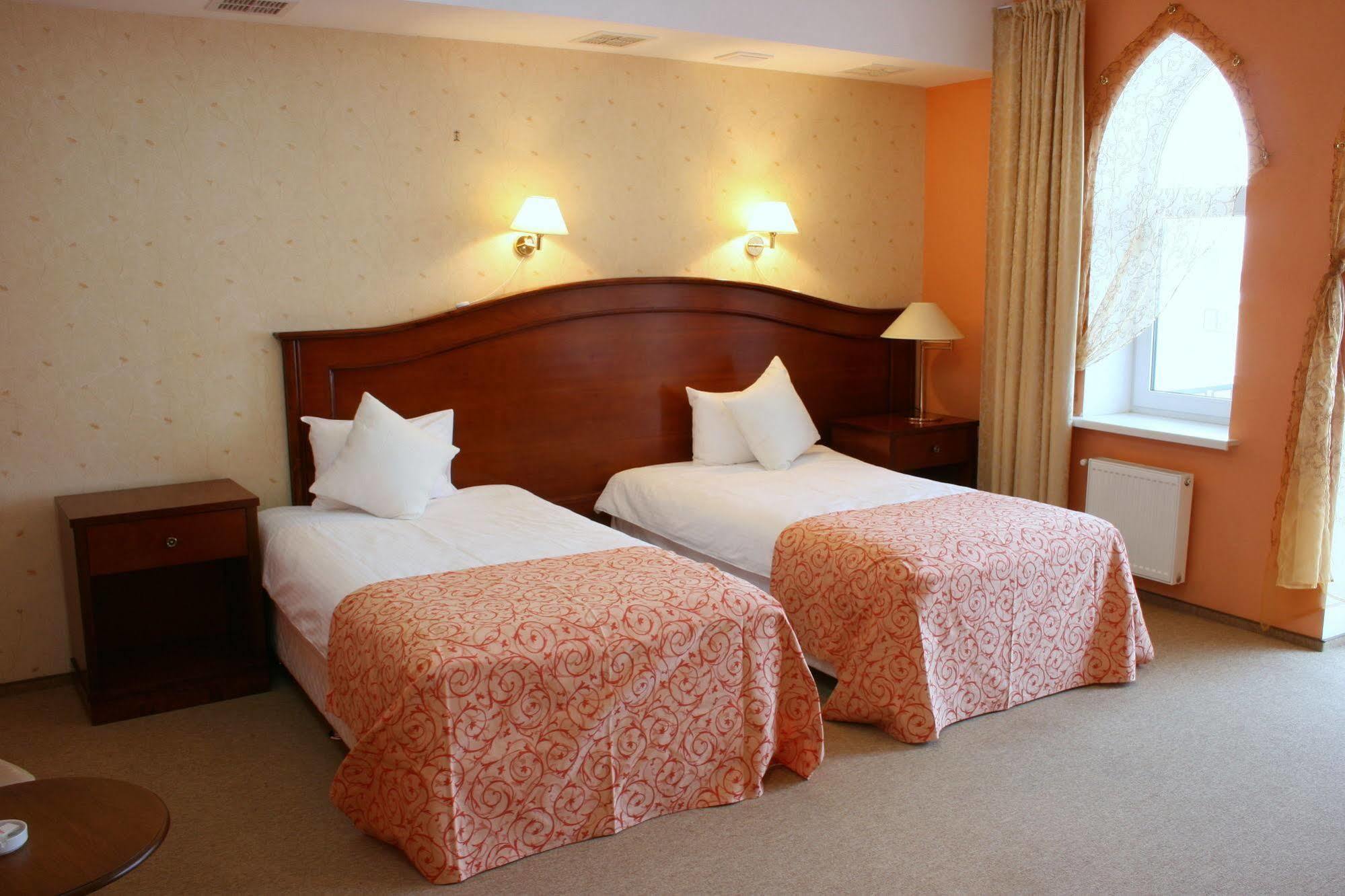 Premier Hotel Shafran Sumy Exteriör bild