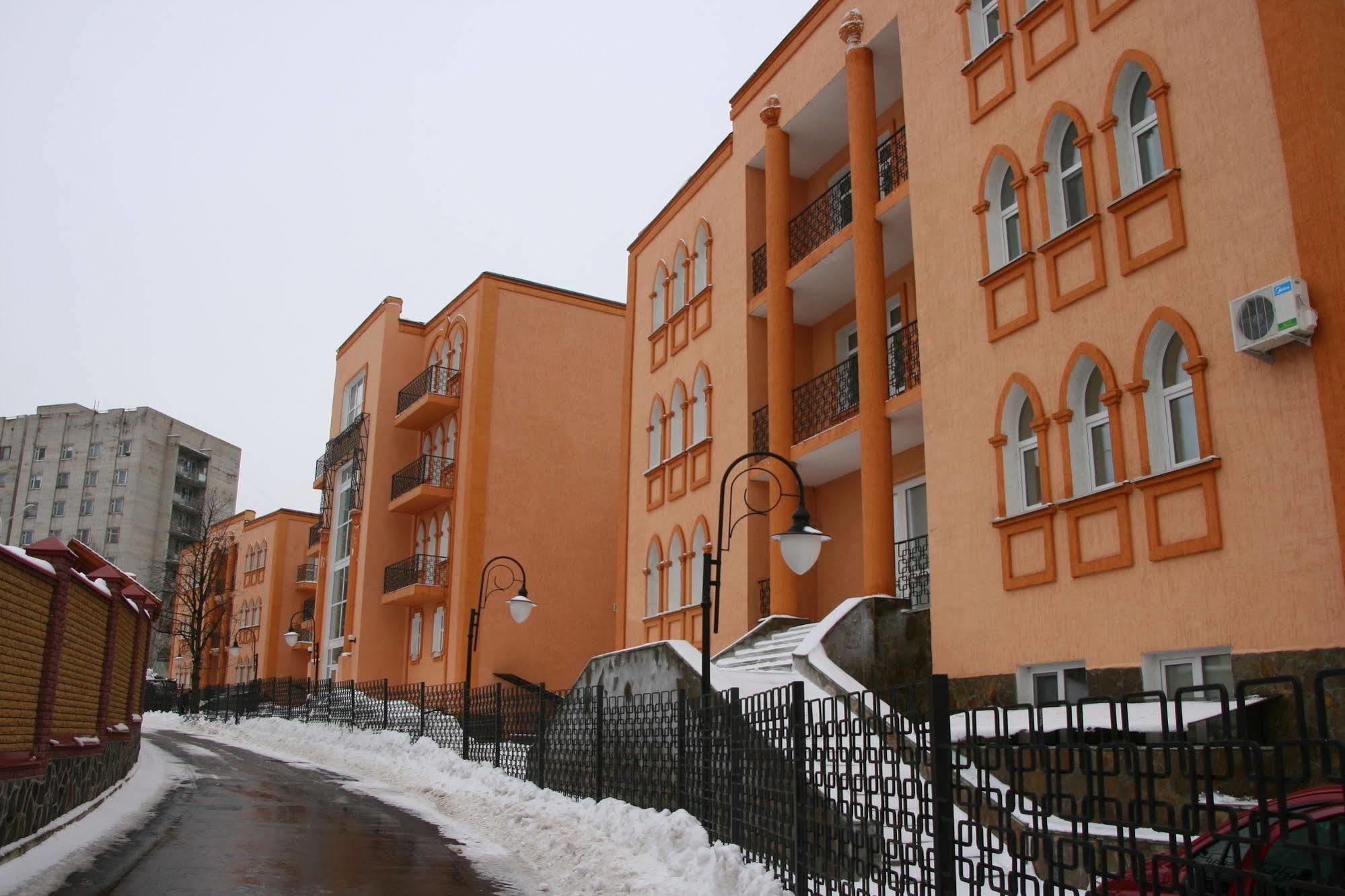 Premier Hotel Shafran Sumy Exteriör bild