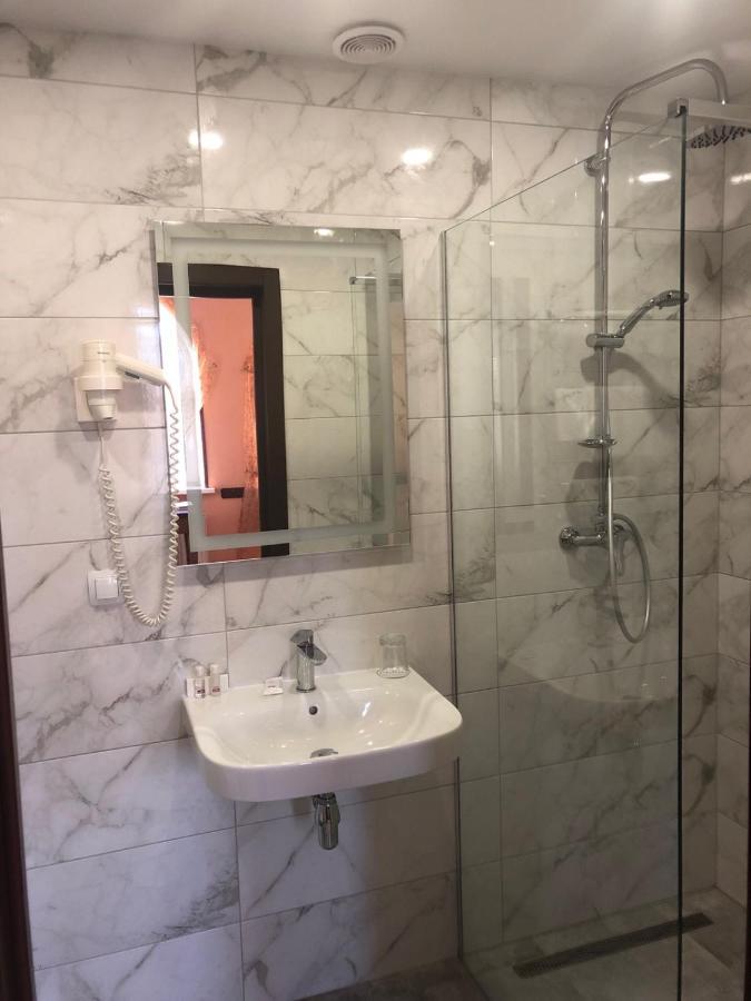 Premier Hotel Shafran Sumy Exteriör bild